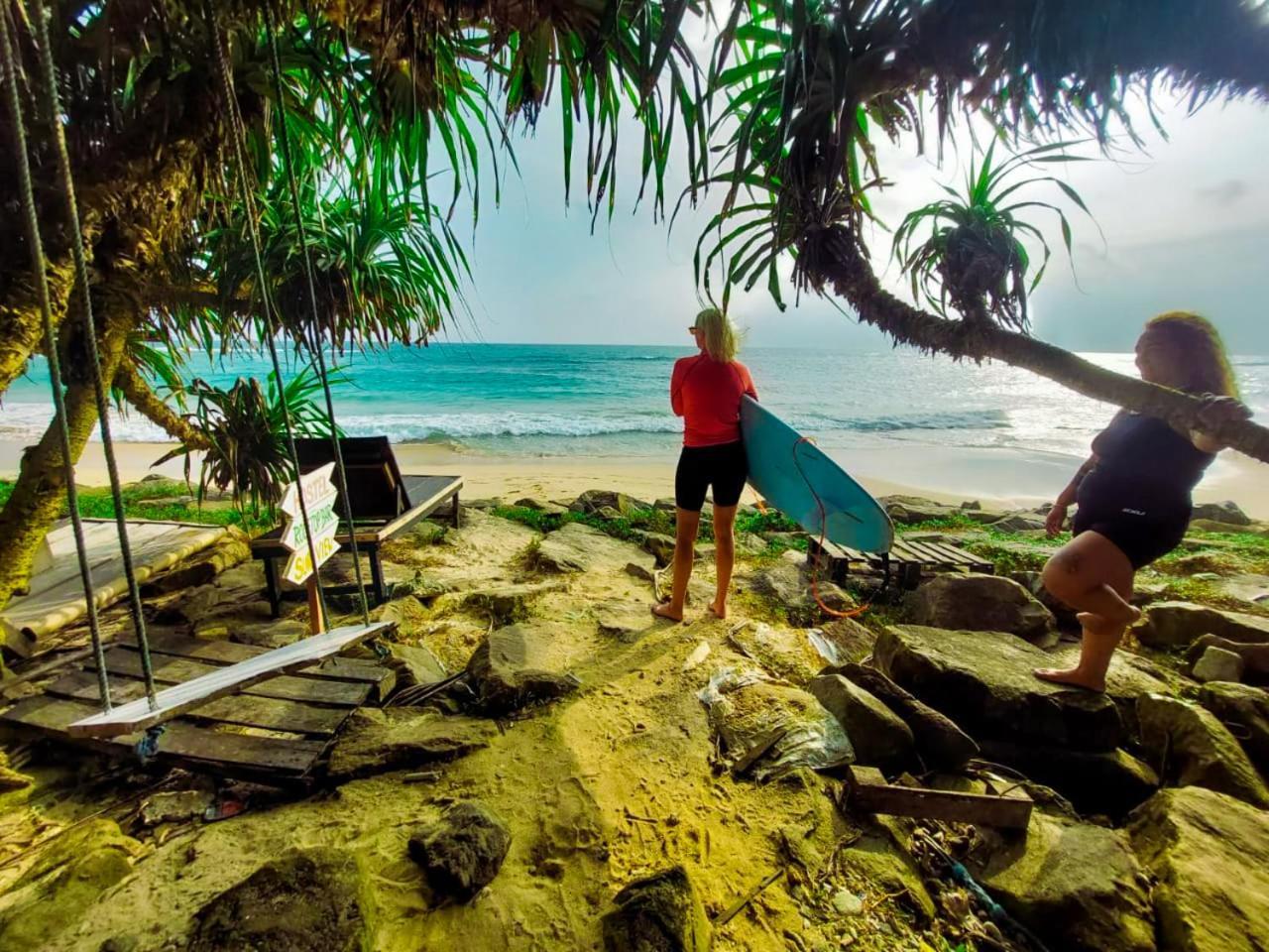 Ostello Gaia Ocean Surf Yoga Ahangama Esterno foto